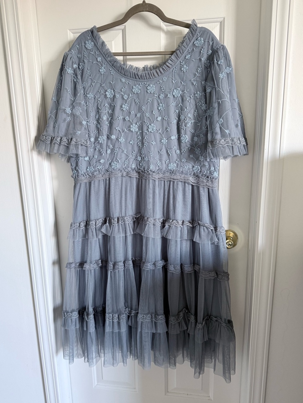 JessaKae Harper Slate Blue floral Embroidered Tiered Tulle Dress, like new 2x
